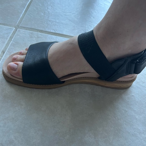 Sandals - Picture 4 of 5